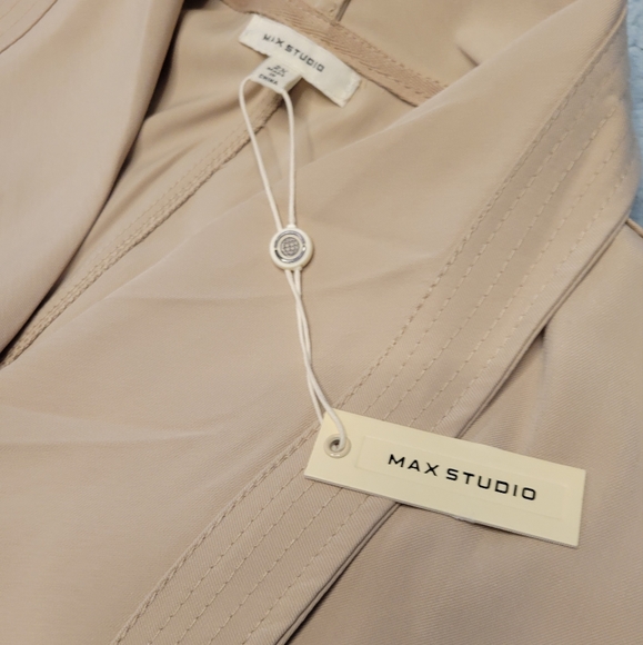 Max Studios Jacket/Cardigan - Picture 15 of 16